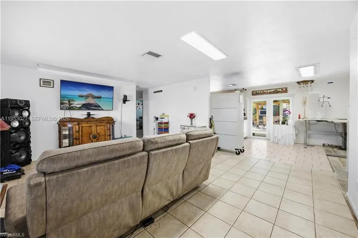 1526 Ne 4th Ter, Cape Coral, Florida 33909