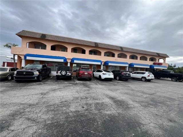 3941  Broadway  , Fort Myers, FL 33901