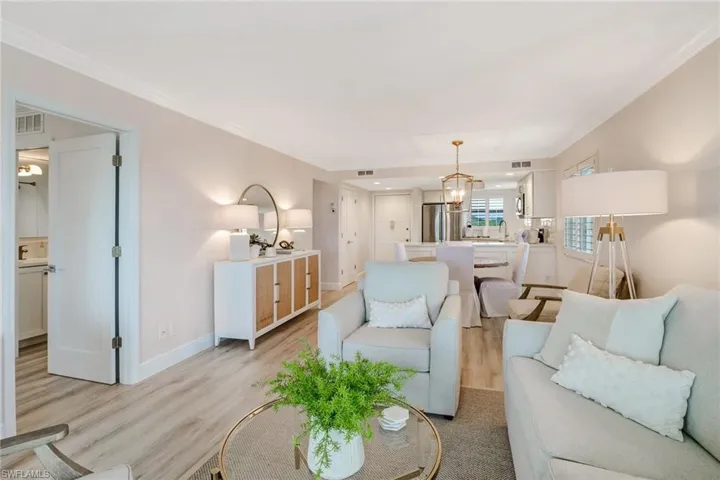 21 High Point Cir E 601, Naples, Florida 34103