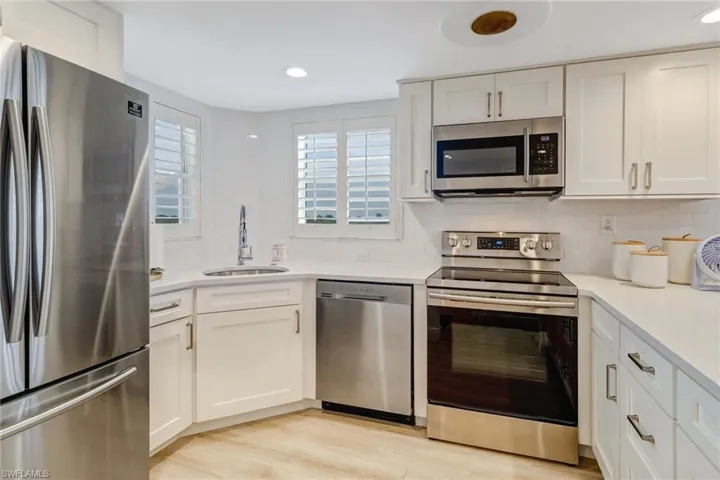 21 High Point Cir E 601, Naples, Florida 34103