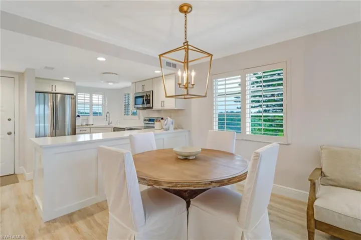 Beautifully renovated kitchen, plantation shutters.