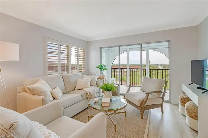 Beautifully furnished, ready to spend winter in paradise.