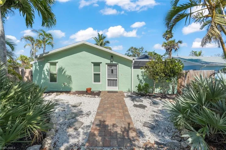 534 Piedmont Rd, Sanibel, Florida 33957