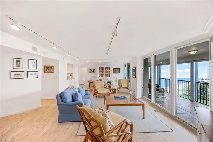 4651 Gulf Shore Blvd N 1106, Naples, Florida 34103