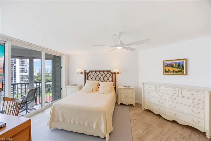 4651 Gulf Shore Blvd N 1106, Naples, Florida 34103
