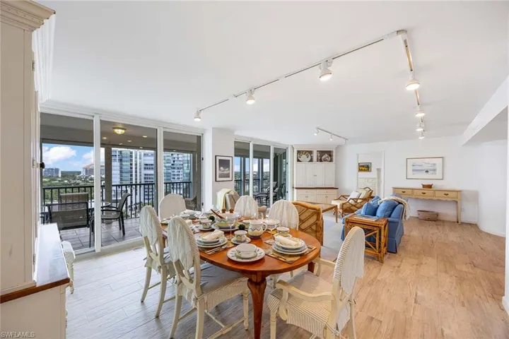 4651 Gulf Shore Blvd N 1106, Naples, Florida 34103