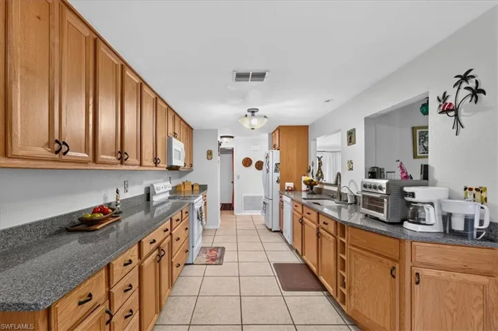 591 21st St Nw, Naples, Florida 34120