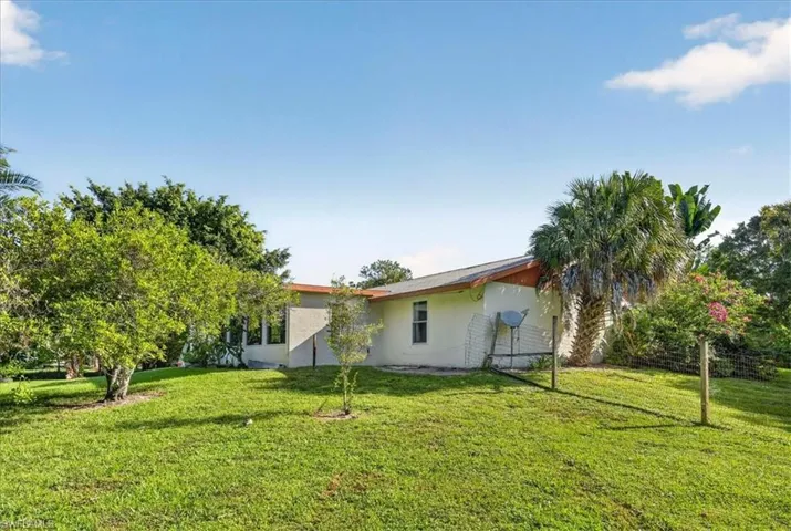 591 21st St Nw, Naples, Florida 34120