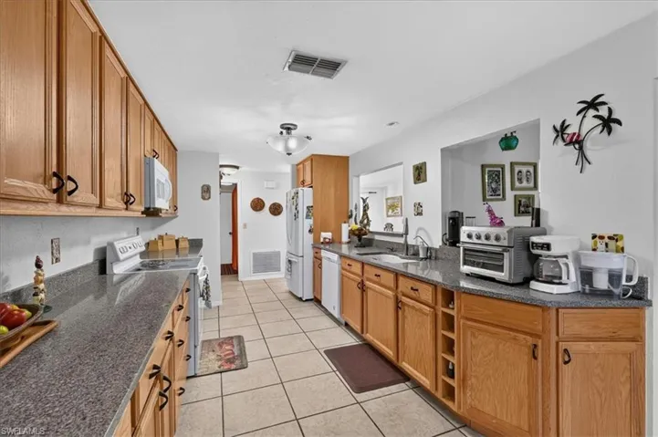 591 21st St Nw, Naples, Florida 34120