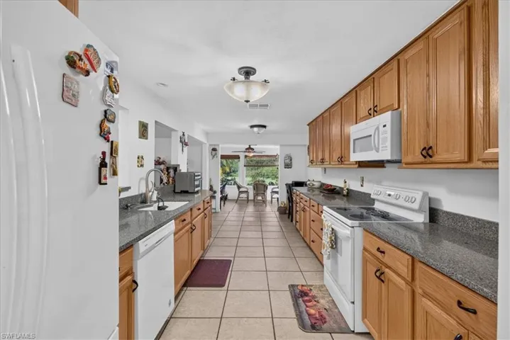 591 21st St Nw, Naples, Florida 34120