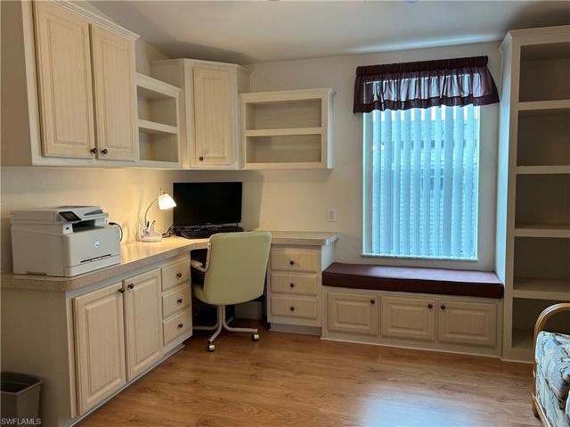 Desk Room