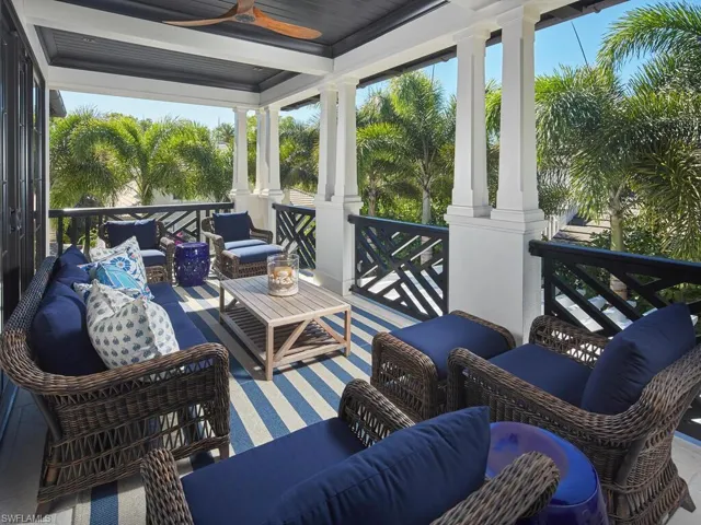 167 4th St N, Naples, Florida 34102