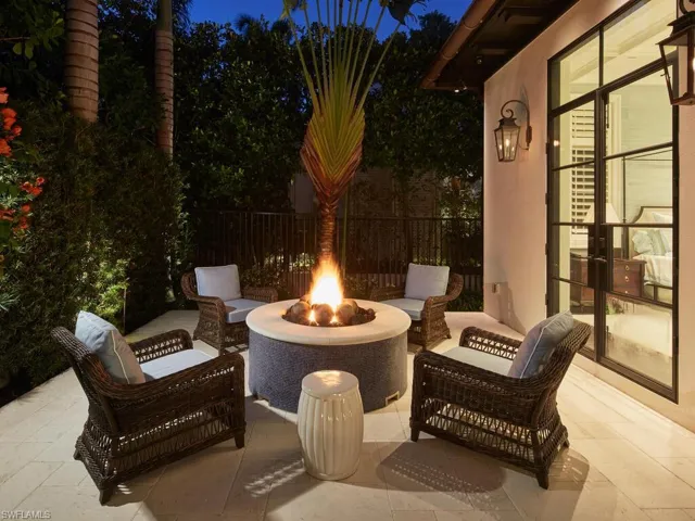 167 4th St N, Naples, Florida 34102