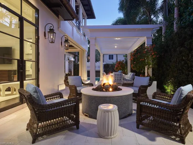 167 4th St N, Naples, Florida 34102