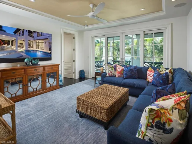 167 4th St N, Naples, Florida 34102