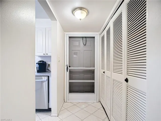 180 Turtle Lake Ct 103, Naples, Florida 34105