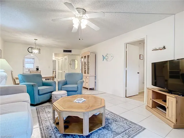 180 Turtle Lake Ct 103, Naples, Florida 34105