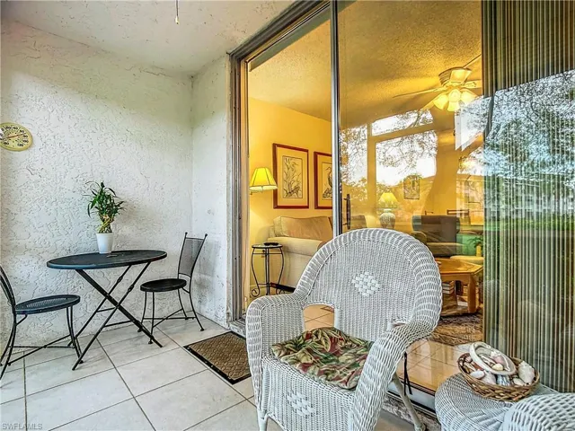 180 Turtle Lake Ct 103, Naples, Florida 34105