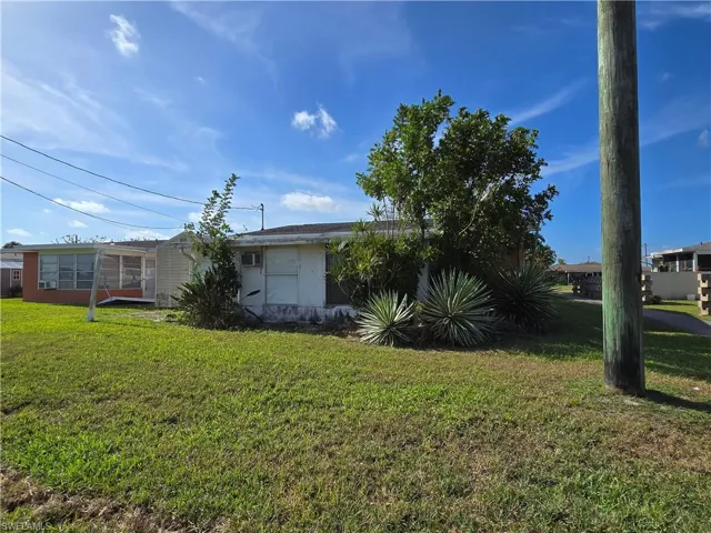1131  Broad N ST, Lehigh Acres, FL 33936