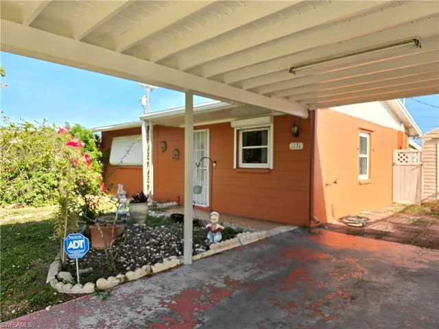1131  Broad N ST, Lehigh Acres, FL 33936