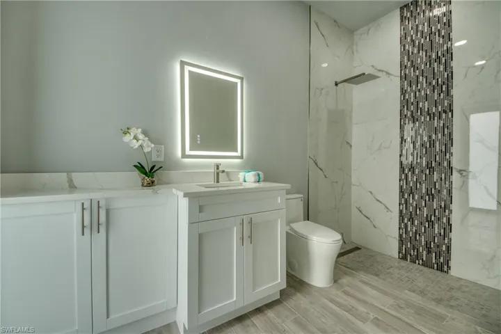 Oversized guest bathroom 3