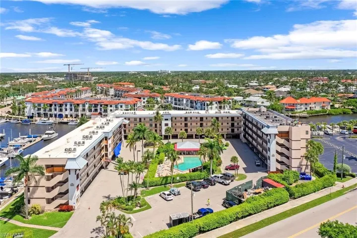 807  River Point  DR, Naples, FL 34102