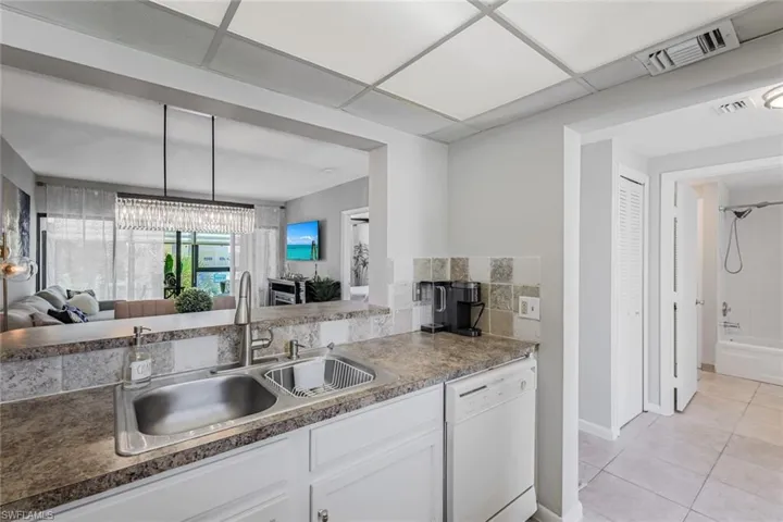 807  River Point  DR, Naples, FL 34102