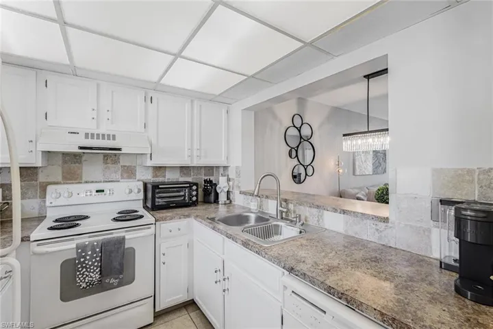 807  River Point  DR, Naples, FL 34102