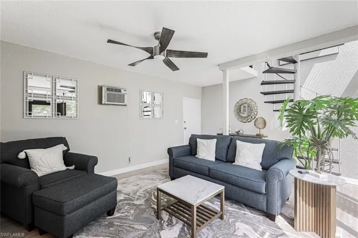 807  River Point  DR, Naples, FL 34102