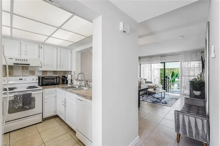 807  River Point  DR, Naples, FL 34102