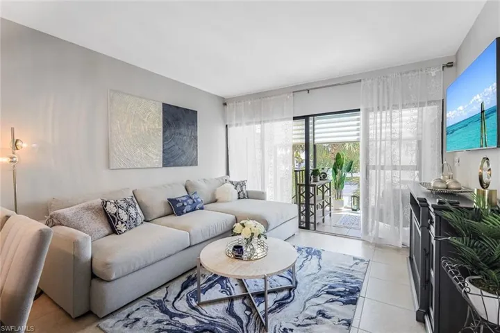 807  River Point  DR, Naples, FL 34102