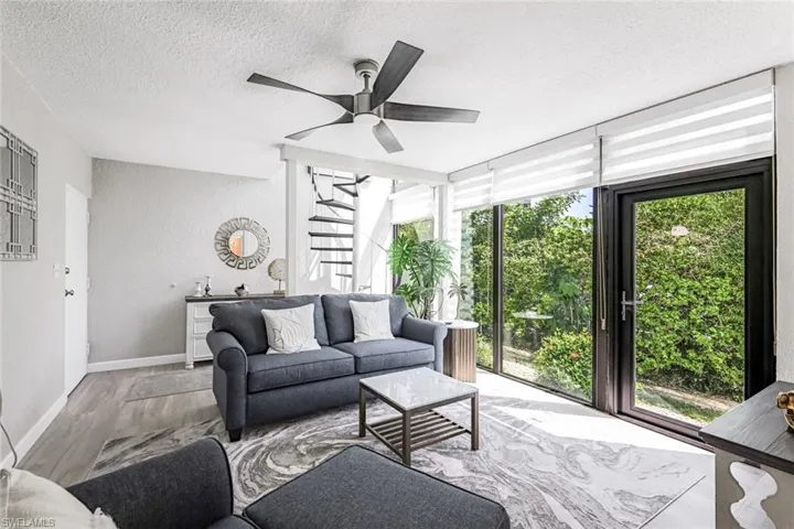 807  River Point  DR, Naples, FL 34102