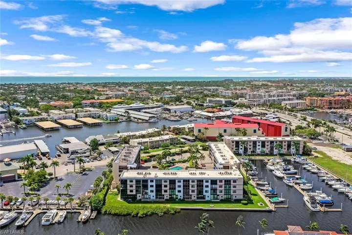 807  River Point  DR, Naples, FL 34102