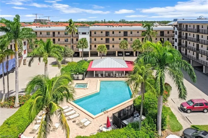 807  River Point  DR, Naples, FL 34102