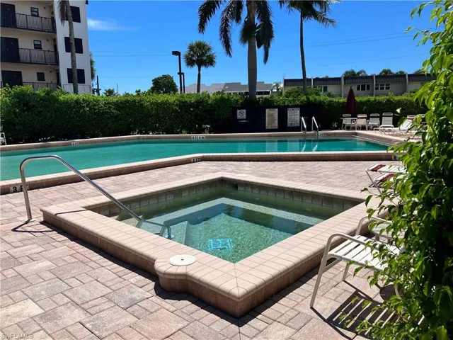 807  River Point  DR, Naples, FL 34102