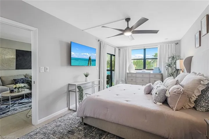 807  River Point  DR, Naples, FL 34102