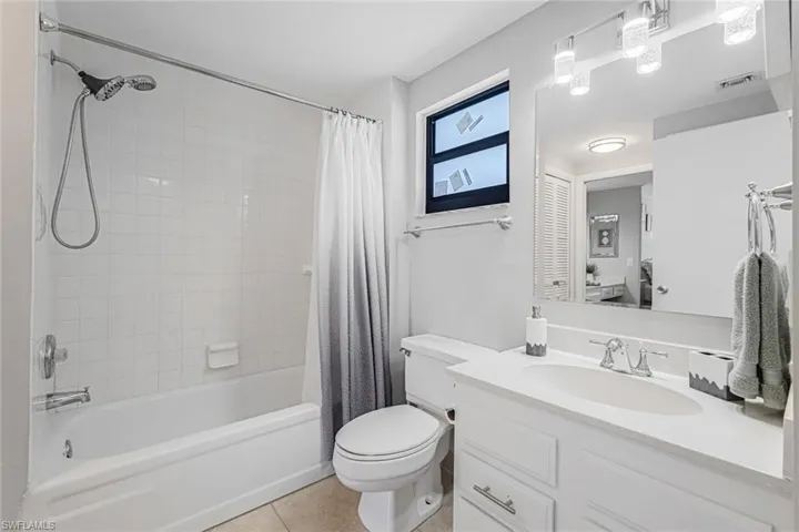 807  River Point  DR, Naples, FL 34102