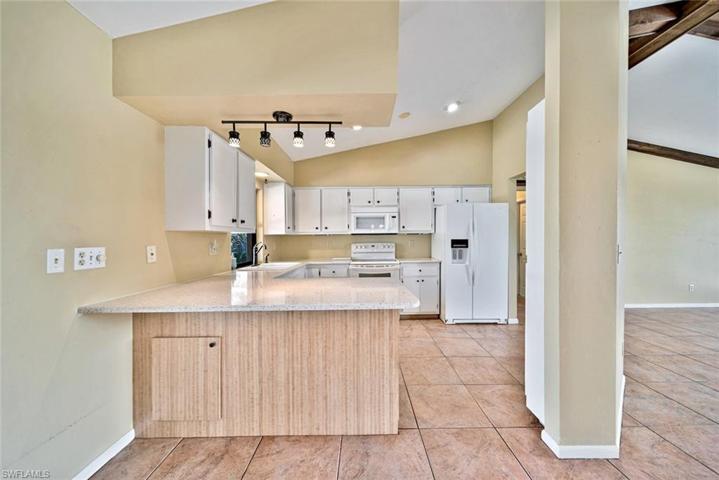 2121 SE 14th TER, CAPE CORAL FL 33990