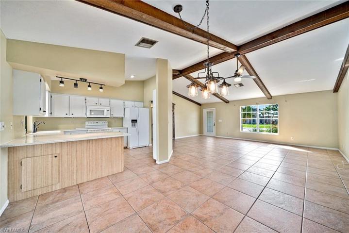 2121 SE 14th TER, CAPE CORAL FL 33990