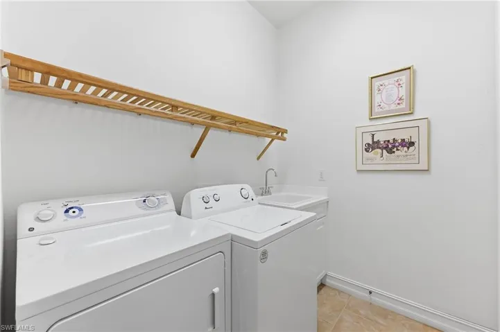 6168 Dogleg Dr, Naples, Florida 34113