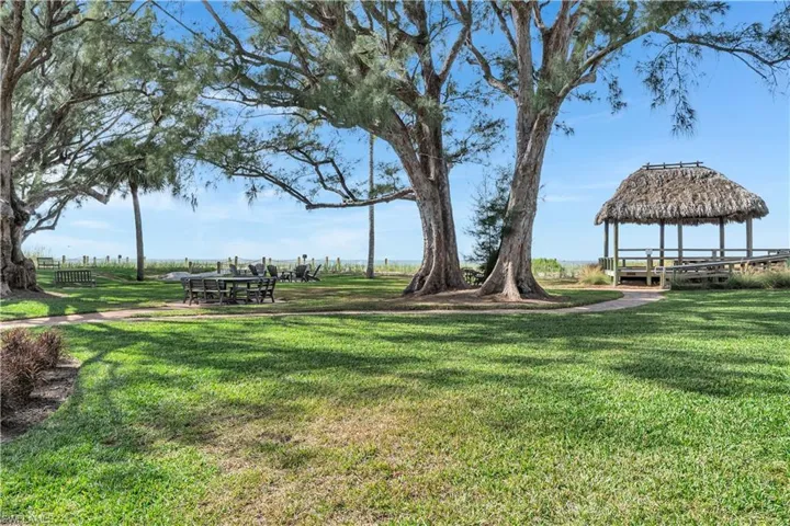 1950  Gulf Shore N BLVD, Naples, FL 34102