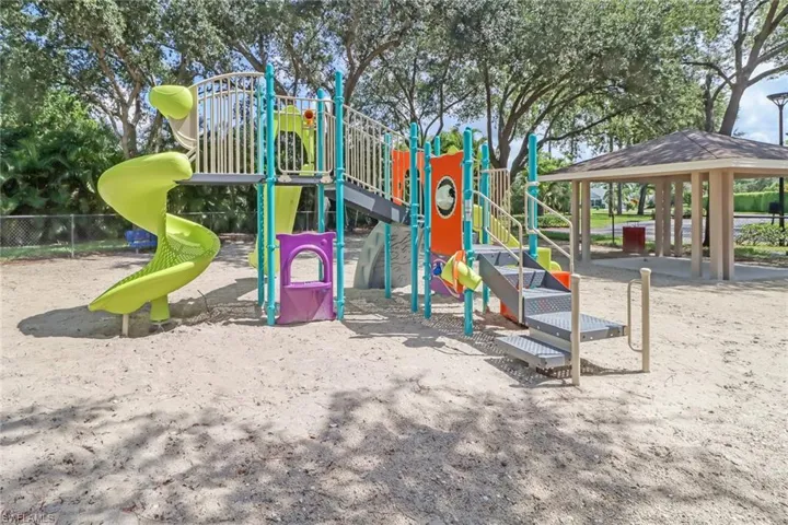 1466  Vintage  LN, Naples, FL 34104