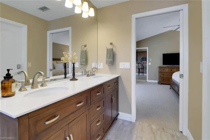 1466  Vintage  LN, Naples, FL 34104
