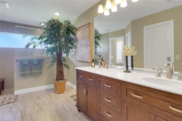 1466  Vintage  LN, Naples, FL 34104