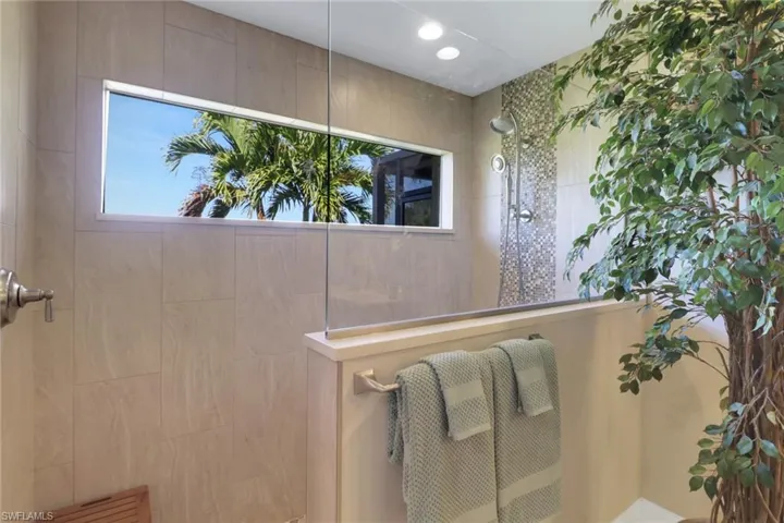 1466  Vintage  LN, Naples, FL 34104