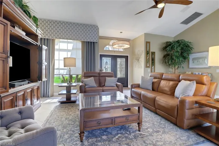 1466  Vintage  LN, Naples, FL 34104