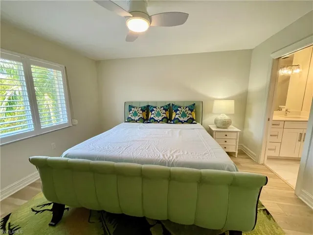 Photo staged w/throw pillows that do not convey