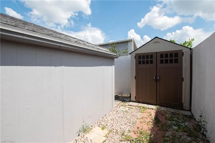 9749 Maplecrest Cir, Lehigh Acres, Florida 33936