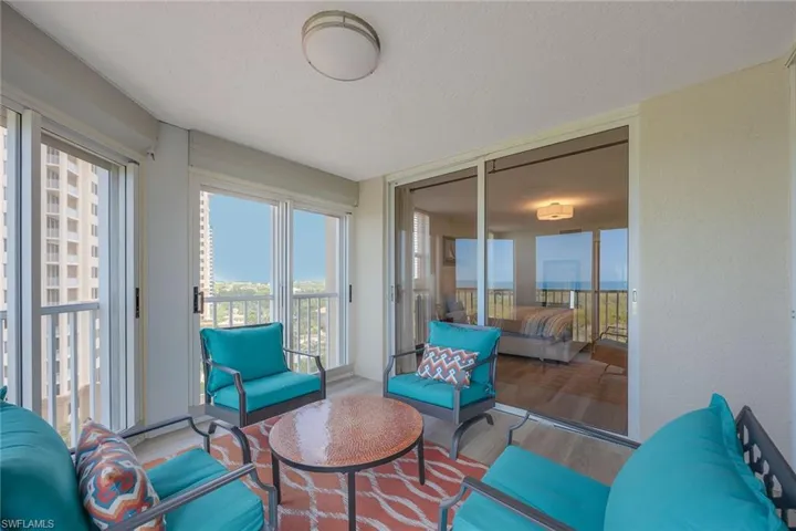 6585  Nicholas  BLVD, Naples, FL 34108