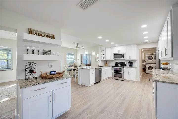 Kitchen/Bar Area